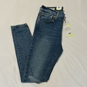 *Never Used New* - Levi’s  Skinny Taper Jeans !